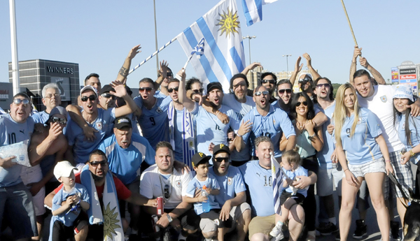 Comunidad uruguaya de Toronto celebra el triunfo. Foto: VICTOR AGUILAR.