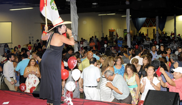 Dayan Aldana la “Reina del Tondero”, ofreció un show para el recuerdo. Foto: V. Aguilar.
