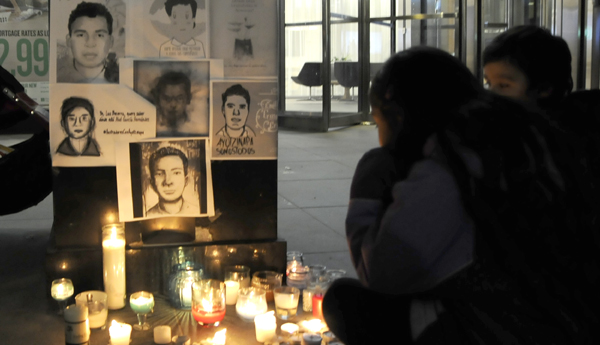 En Toronto también se solidarizan con los 43 estudiantes desaparecidos. Foto: V. Aguilar.