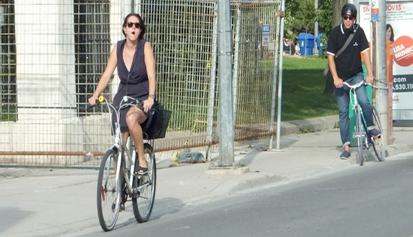 Manejar bicicleta puede ser un buen ejercicio.