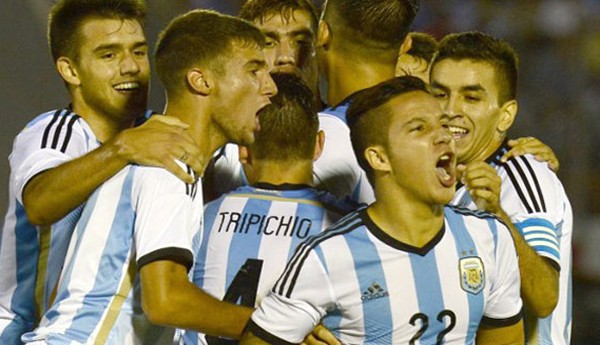 Integrantes de la selección de Argentina celebran el título. Foto: CONMEBOL.
