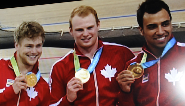 Canadá sigue en la cima del medallero. 
