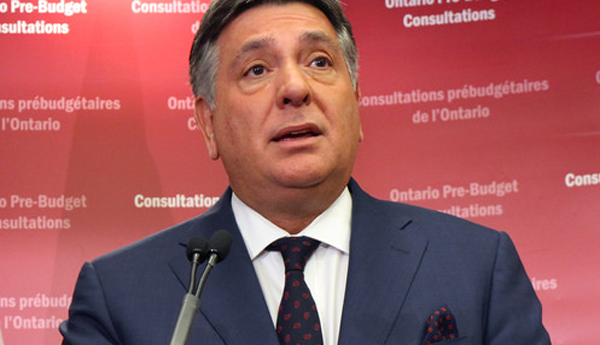 El Ministro de Finanzas de Ontario, Charles Sousa.