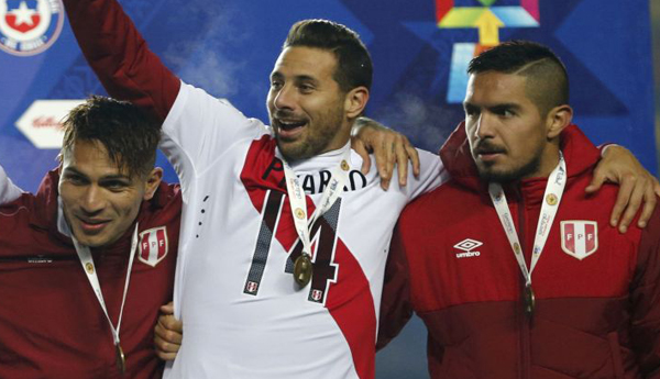 Jugadores peruanos con la medalla de bronce.