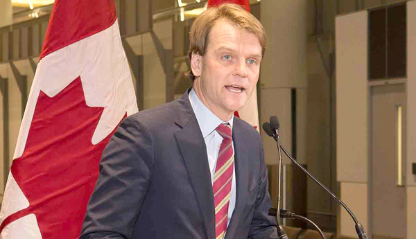 El ministro de Inmigración de Canadá, Crhis Alexander.