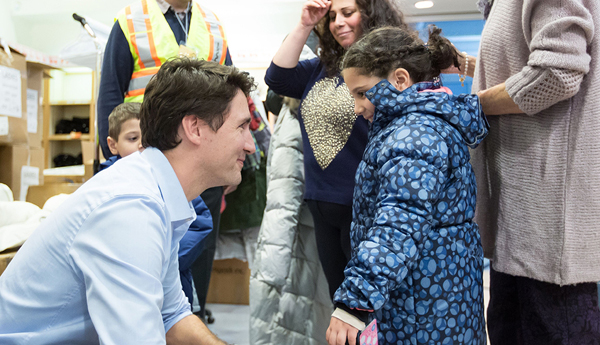 El Prime Ministro de Canadá, Justin Trudeau da la bienvenida a los refugiados Sirios. Foto: OPM.