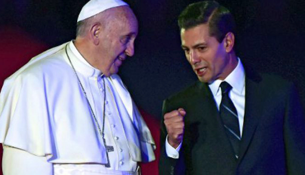 El Papa Francisco y el presidente de México Enrique Peña Nieto.