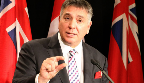 El ministro de Finanzas de Ontario Charles Sousa.