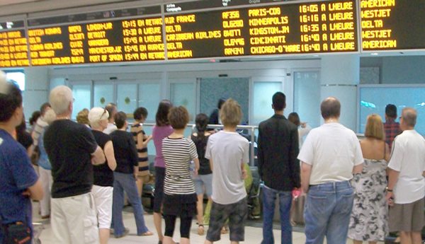 Gobierno canadiense recomienda precaución a quienes viajen al extranjero