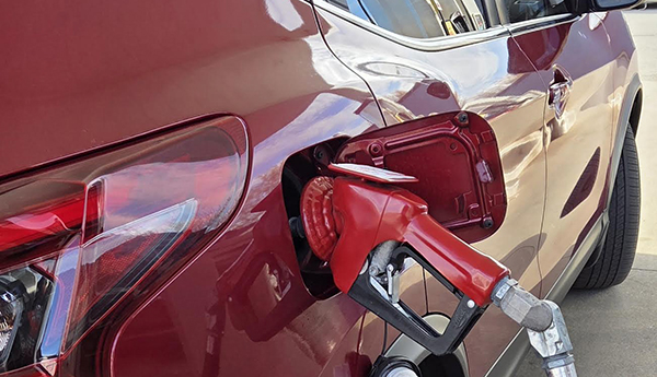 La gasolina sigue subiendo en Toronto: precios alcanzan niveles no vistos desde 2022