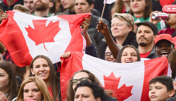 Casi la mitad de los canadienses cree que el país recibe demasiados inmigrantes, revela encuesta federal