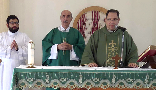 Un amor “siamés”: amar a Dios y al prójimo, dos mandamientos que no se pueden separar